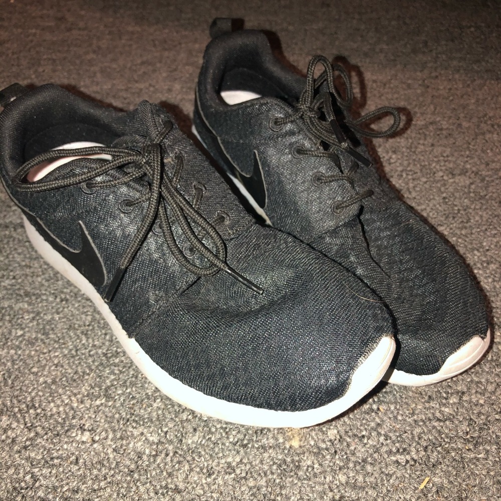 Women’s Nike Tennis Shoes